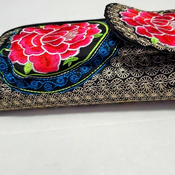 Boho Black Colorful Floral Embroidered Multi-section Wristlet - Picture 5 of 12